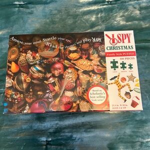 SPY Christmas Puzzle with Red and Gold Ornaments - 500 Pieces